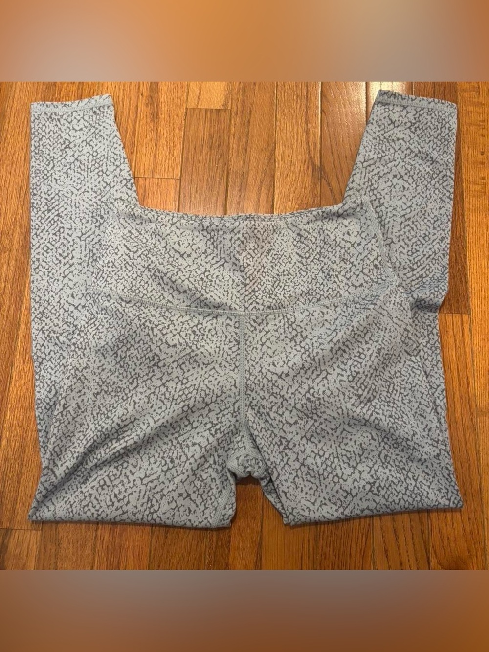 Varley Size S blue snake print leggings